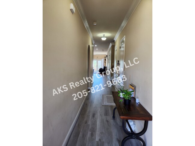 Building Photo - 732 Flag Cir