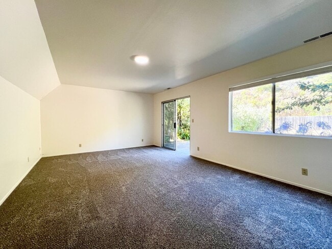 Building Photo - Spacious 4-Bed, 3-Bath Single-Family Home ...