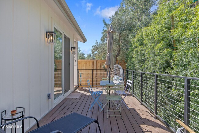 Building Photo - 313 Raymond St