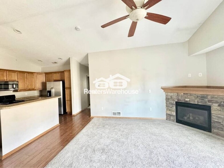 Building Photo - 2000 Meadow Ct