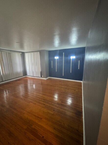 Building Photo - 8040 S Evans Ave