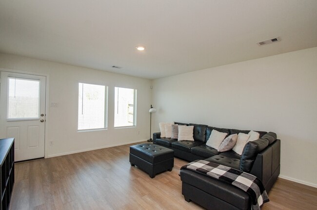 Building Photo - 4355 Palmetto Grv Ln