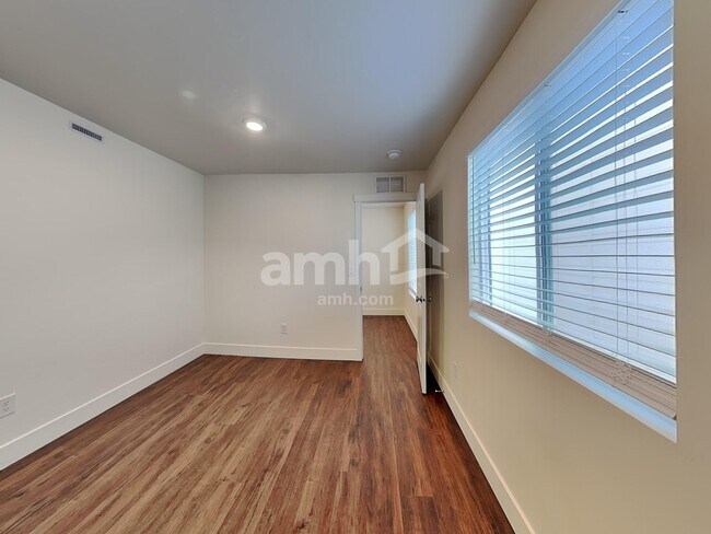 Building Photo - 4101 Keklik Ave