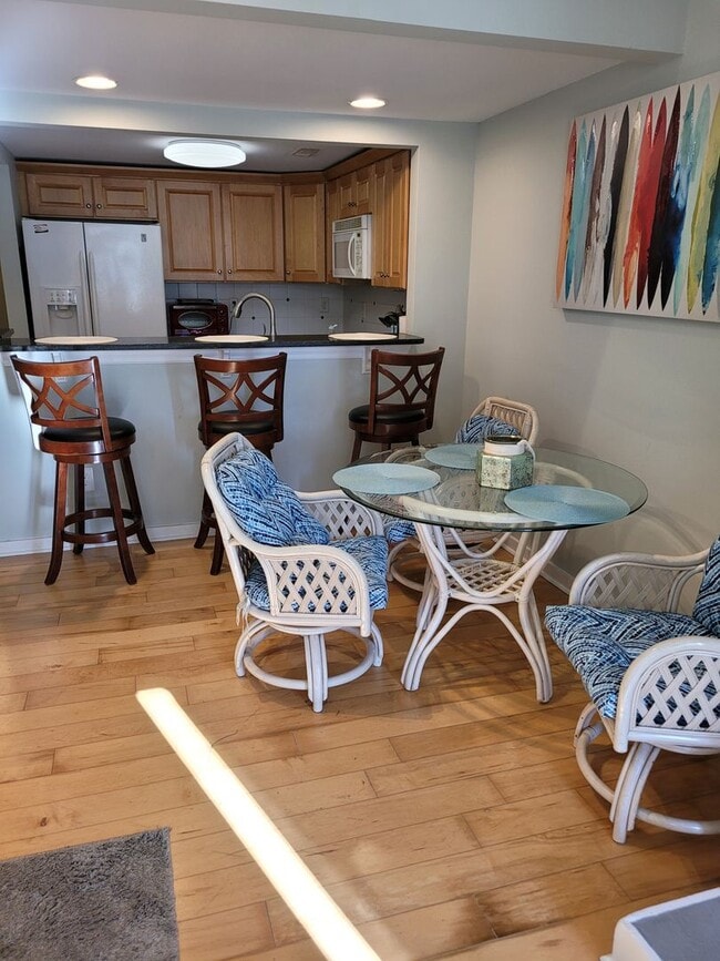 Building Photo - Located in Caneel Cove this 2 bed 2 bath townhome features hardwood floors throughout ,