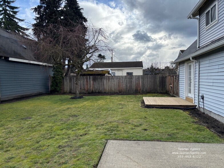 Building Photo - 1405 4th Ave NW