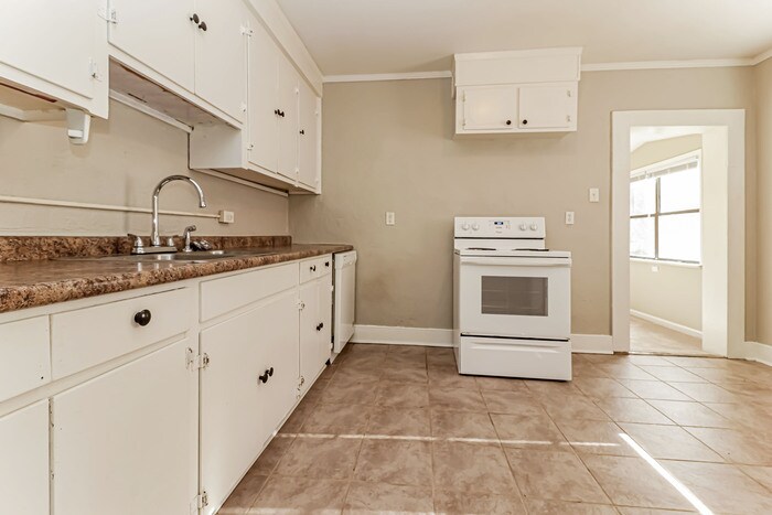 Building Photo - 229 Dogwood Ave