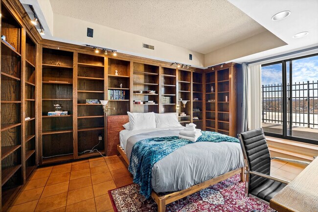 Building Photo - 275 U.S. 20-SI ID1240408P