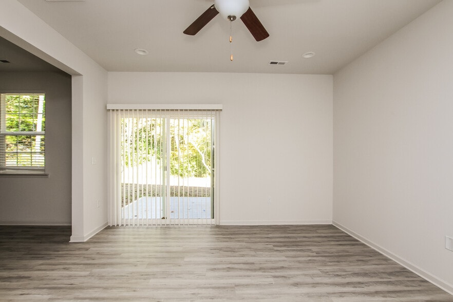Building Photo - 6229 Woodland Cir