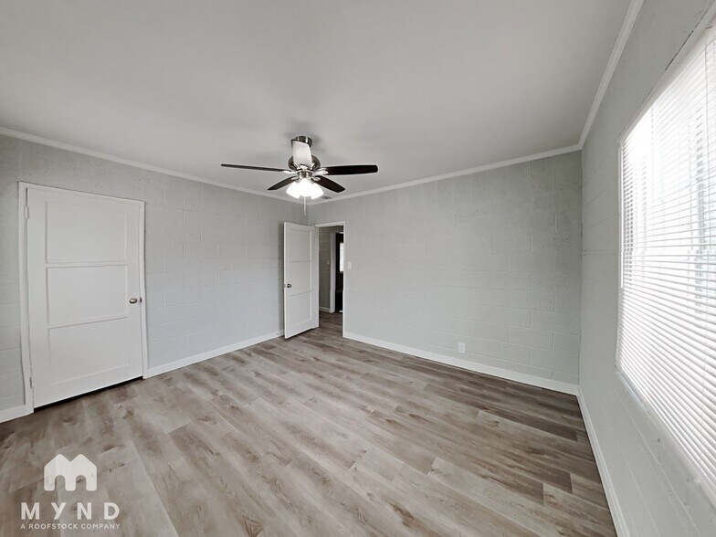 Building Photo - 4406 Hayes Pl