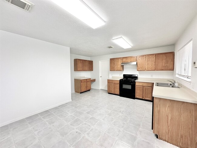 Building Photo - 17002 Irish Oaks Ct