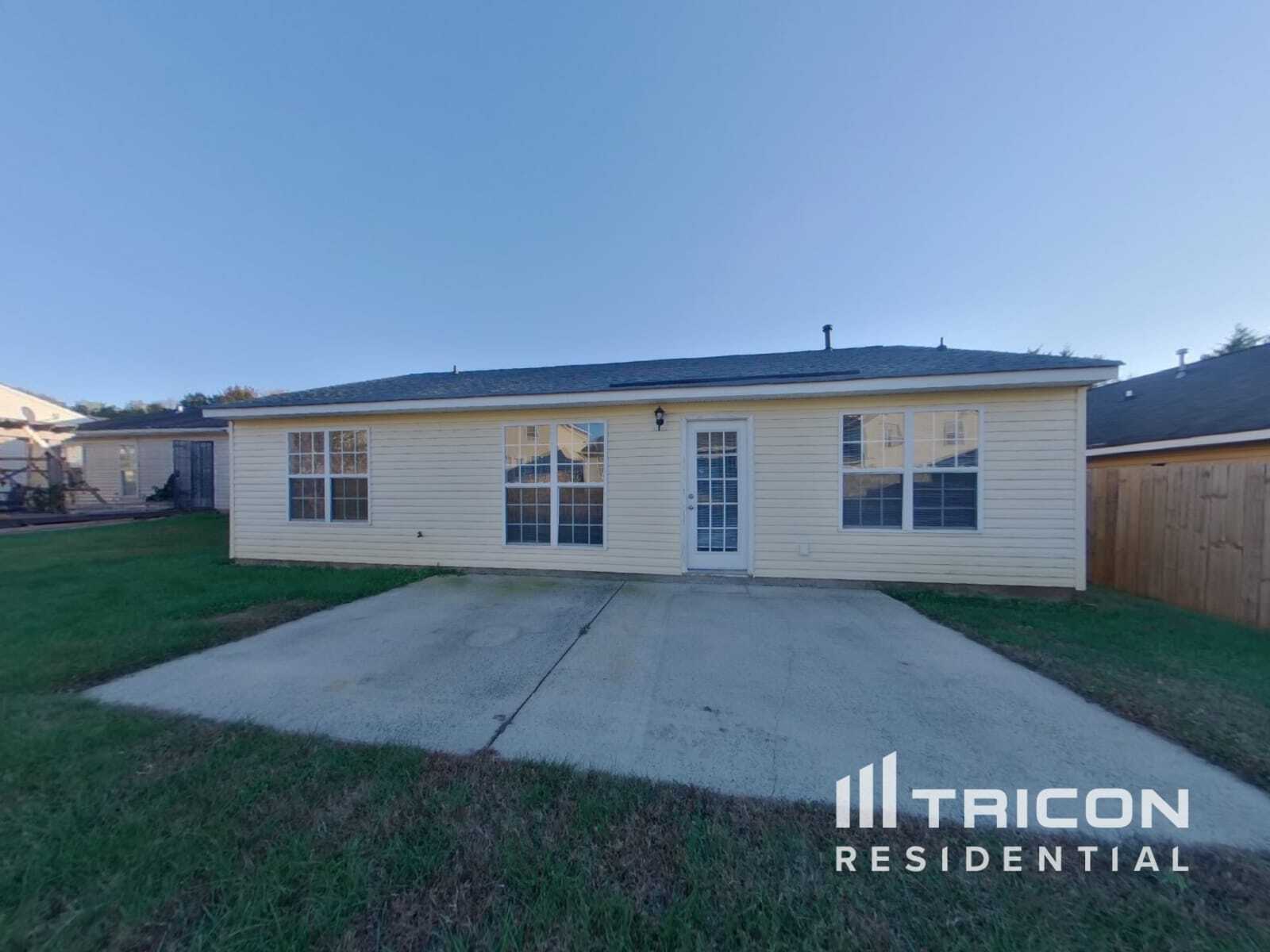 Building Photo - 2744 Fairstone Ave