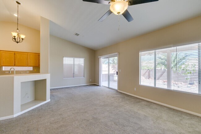 Building Photo - Charming Single-Story Home with Spa & Covered Patio Near Spencer & Wigwam in Las Vegas