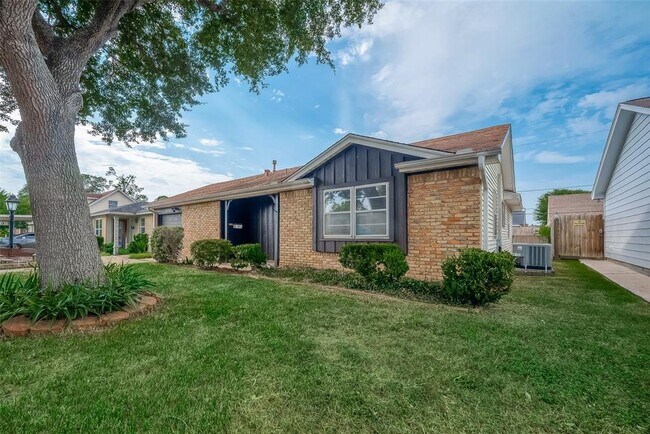 Building Photo - 2703 Cypress St