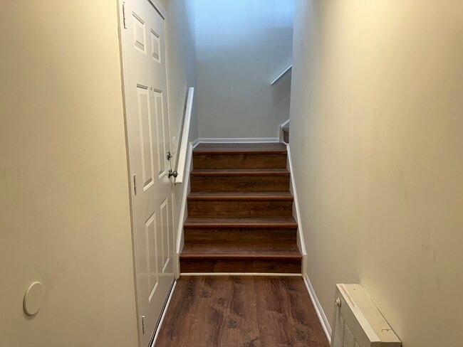 Building Photo - 1361 Orleans Dr