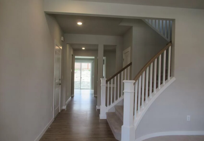 Building Photo - 15372 200th Ave E