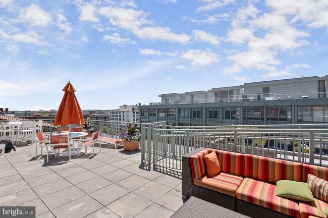 Building Photo - 2425 L St NW