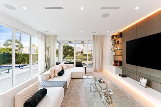 Building Photo - 10561 NW 67th Terrace