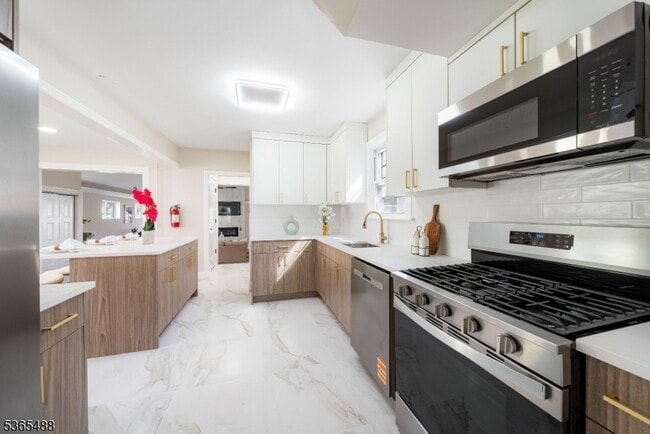 Building Photo - 536 Spruce Ave
