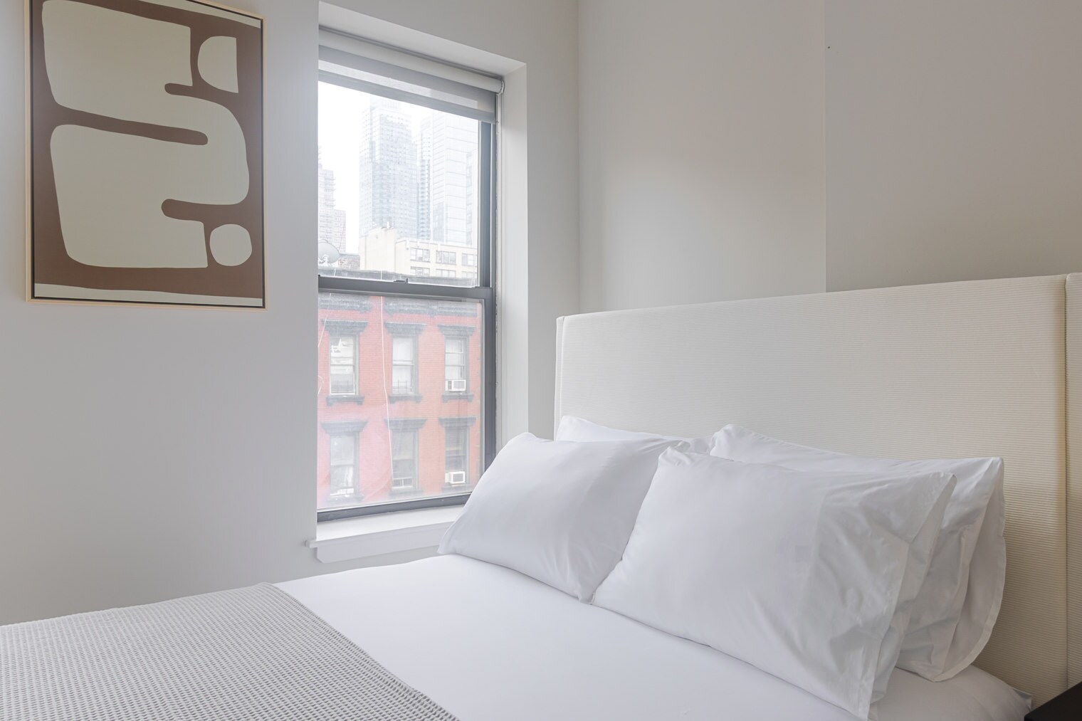 Building Photo - 515 W 47th St