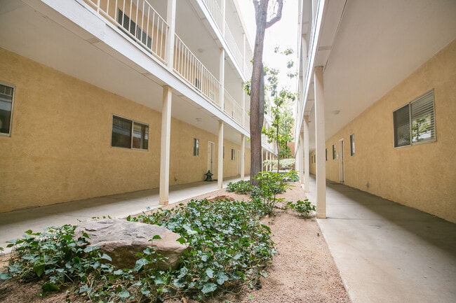 Building Photo - 1/2 Off First Months Rent! Absolutely darling, fully remodeled, single story, updated condo in a ...