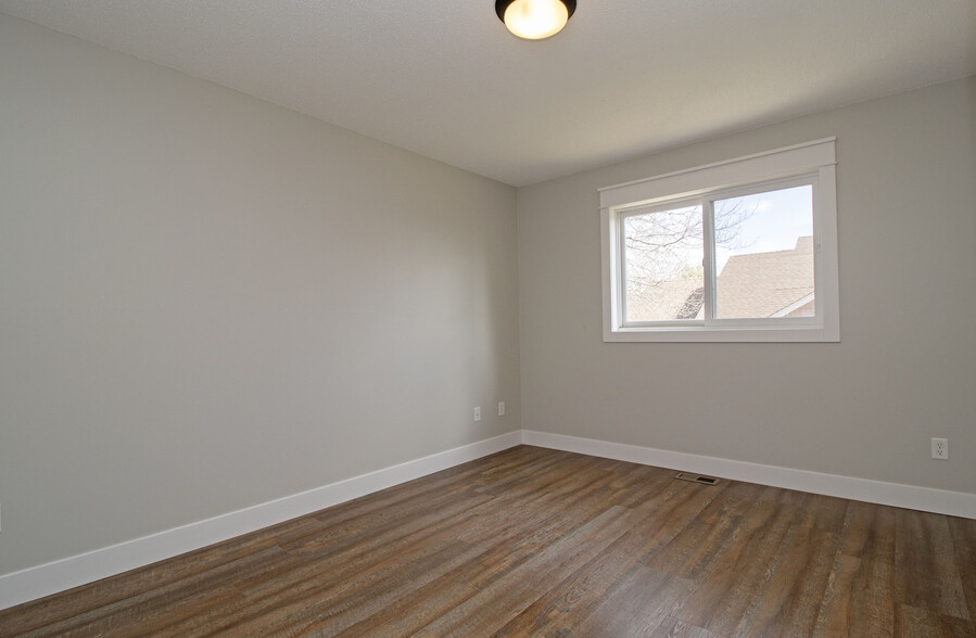 Building Photo - 6082 Kalland Cir NE