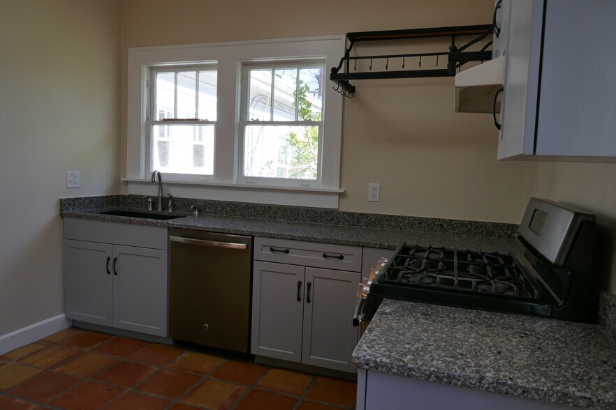 Building Photo - 145 S Columbia Dr