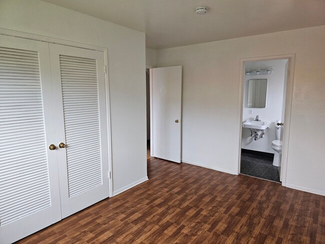 Building Photo - Open House Sunday, 5/4 11a - 1p  3 Bed, 1....