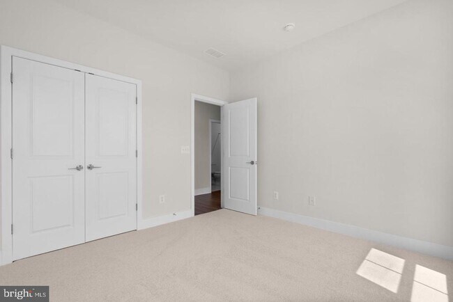 Building Photo - 114 Galaxy Pl