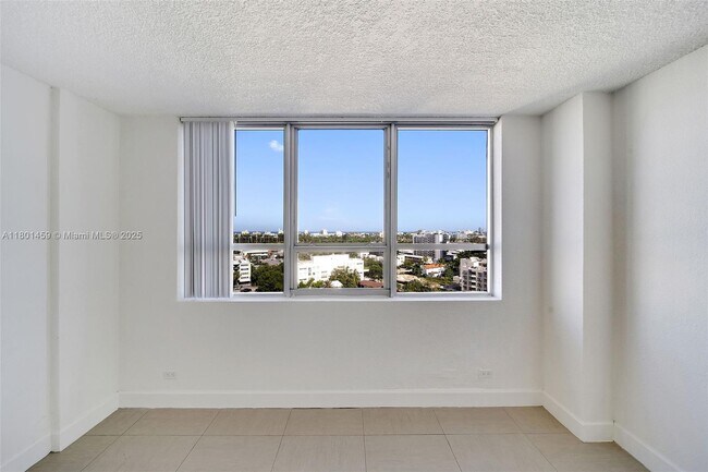 Building Photo - 1500 Bay Rd