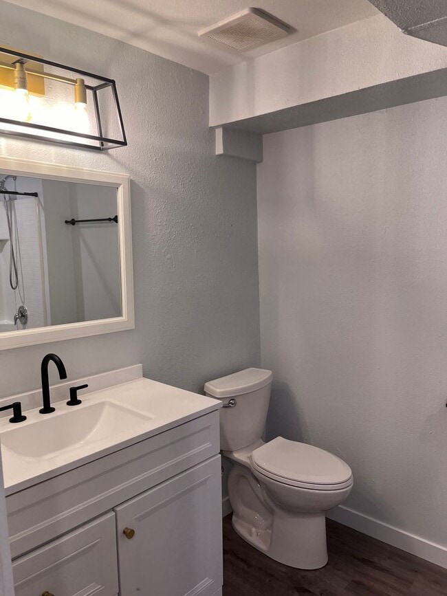 Building Photo - 5622 35th Ave E