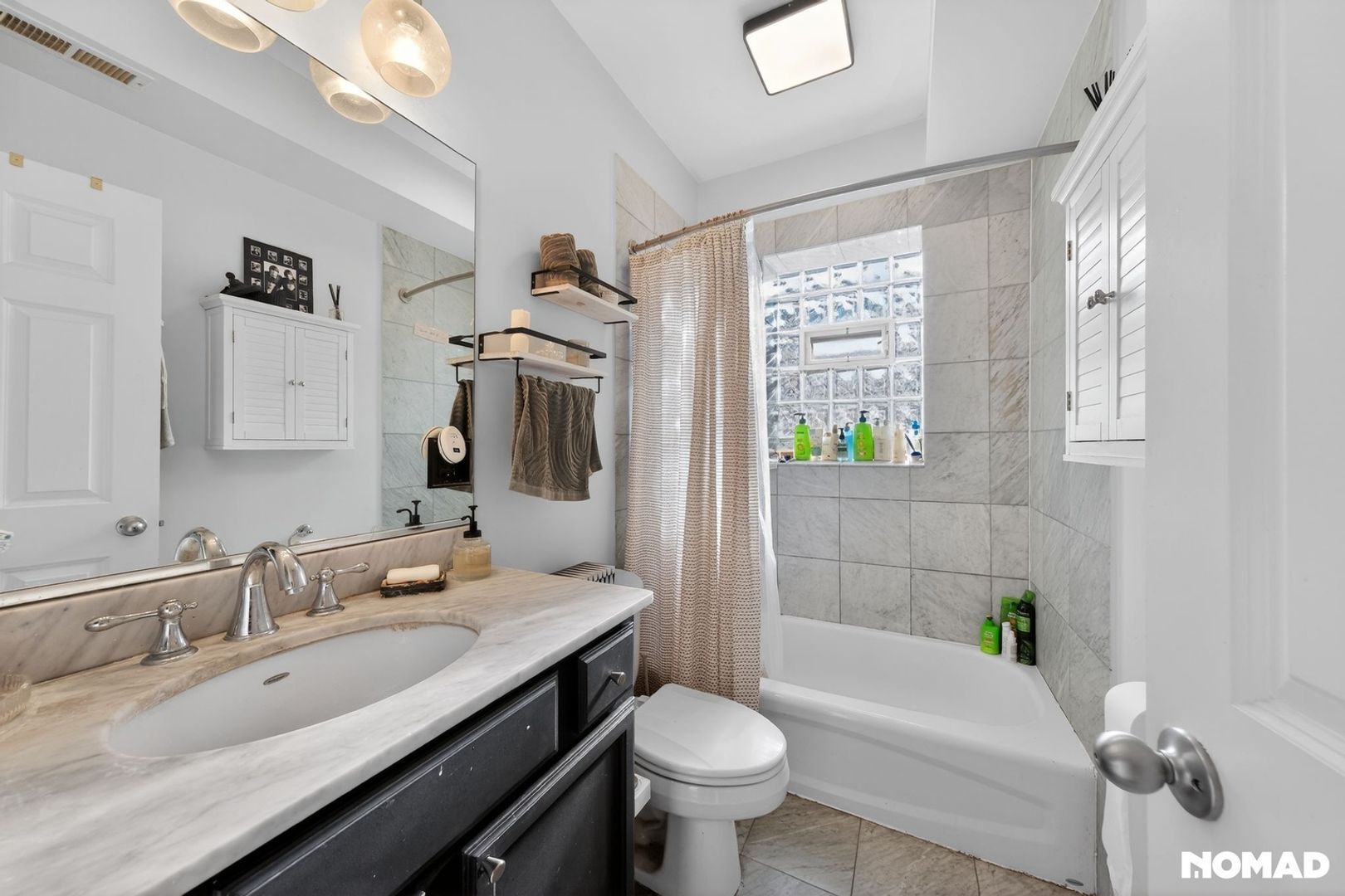 Building Photo - 4617 N Paulina St