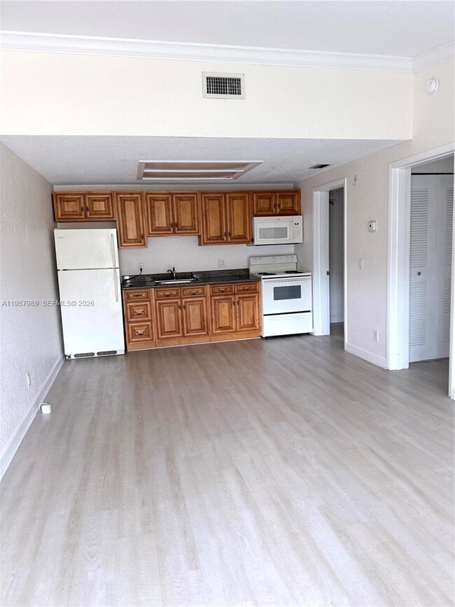 Building Photo - 7160 Southgate Blvd