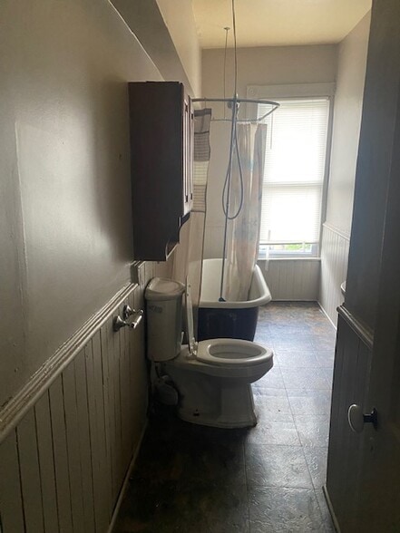 Bathroom - 866 Liberty St