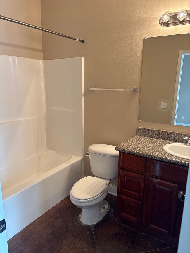 Building Photo - Charming 3-Bedroom, 2-Bathroom Duplex in Gulfport, MS