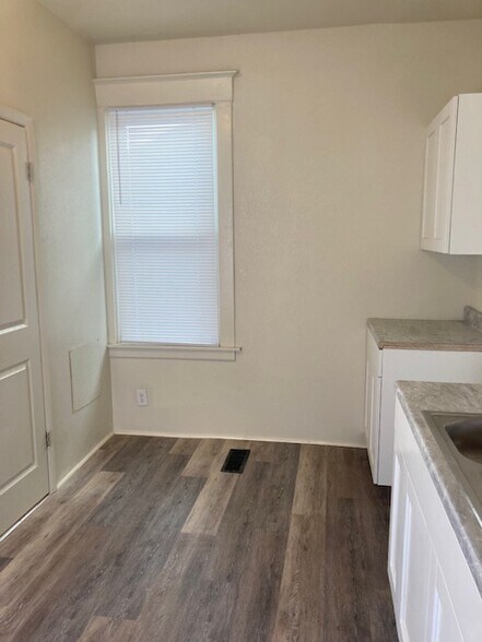 Building Photo - 2419 NE Madison Ave