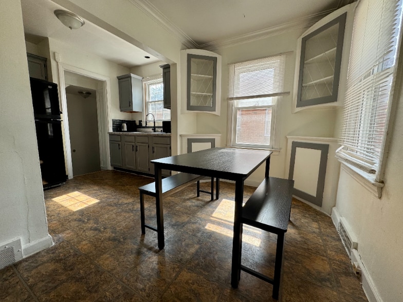 Building Photo - 5284 Devonshire Rd