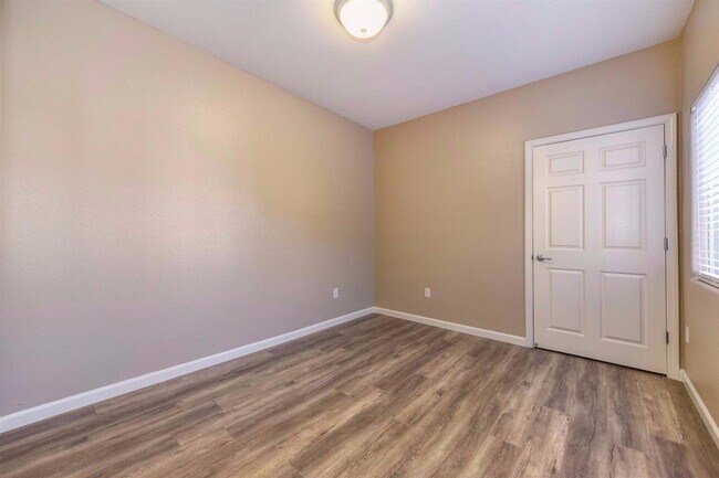 Building Photo - NICE 3 BEDROOM CONDO, 2 BATH, & 2 CAR GARA...