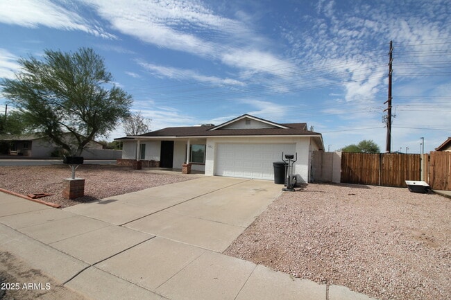 Building Photo - 626 W Paseo Way