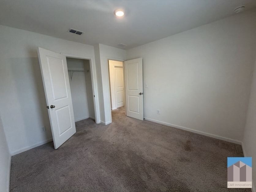 Building Photo - 3530 Condor Ct SW