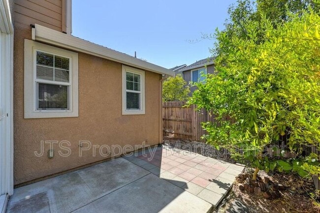 Building Photo - 280 Soaring Hawk Ln