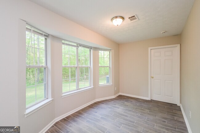 Building Photo - 65 Laurel Ridge Ct