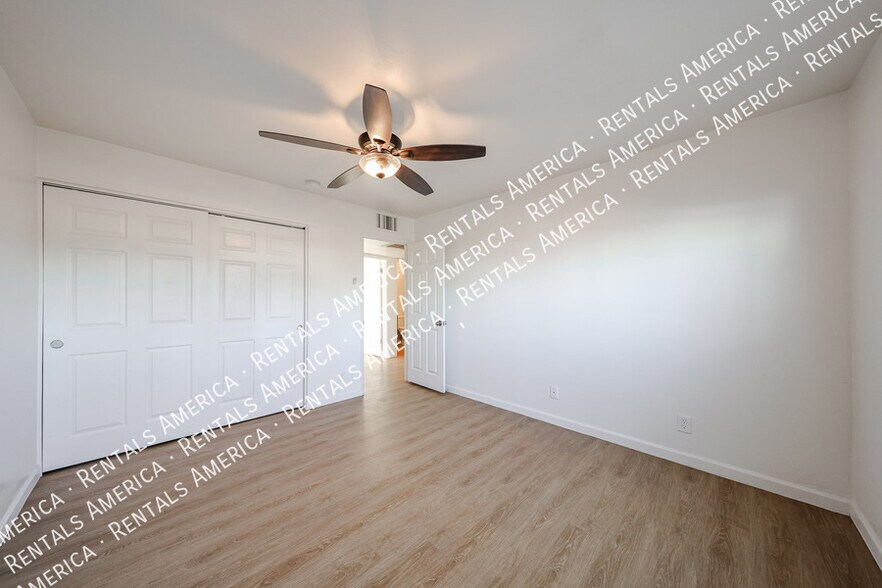 Building Photo - 601 N 73rd Pl