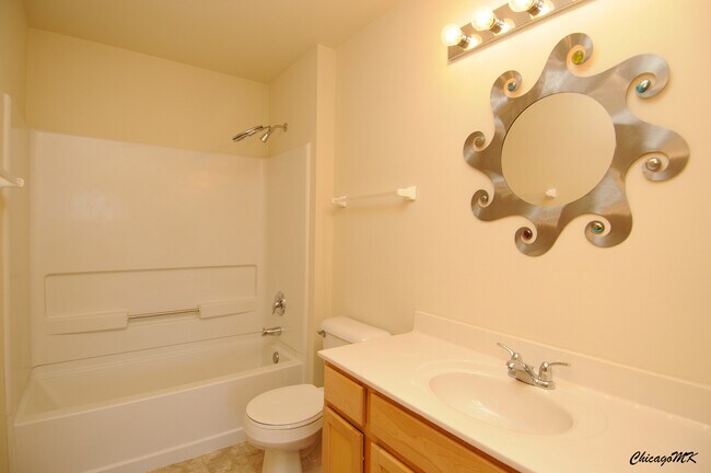 Building Photo - 917 Silverstone Dr