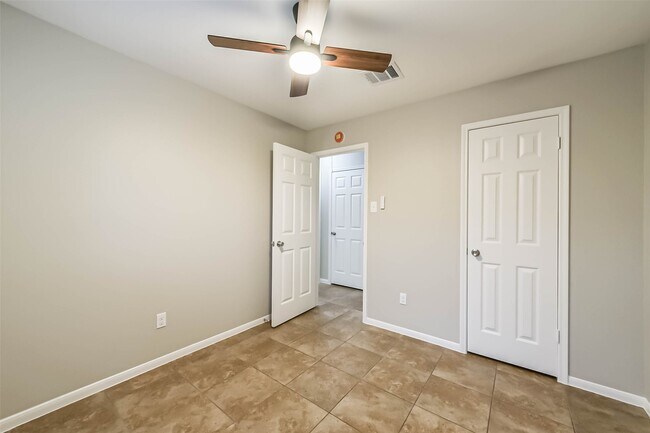 Building Photo - 18515 Meadows Way Dr
