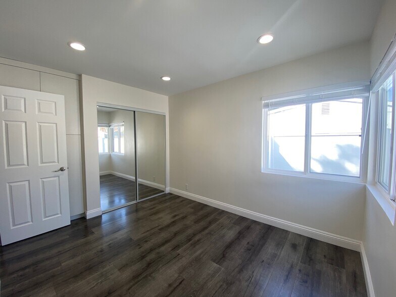 Building Photo - 6644 Atoll Ave