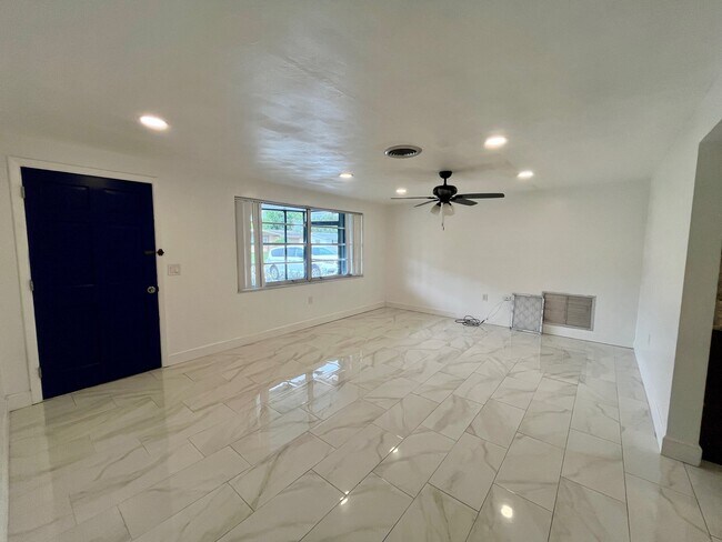 Building Photo - 5121 Dove Dr