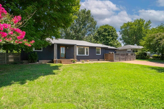 Building Photo - 917 Potter Ln