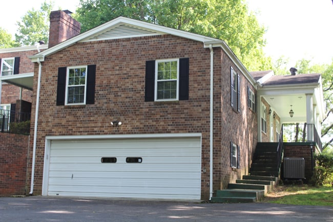 Building Photo - 611 E Mountcastle Dr