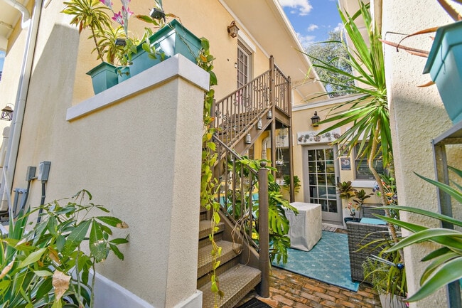 Building Photo - 509 S Willow Ave