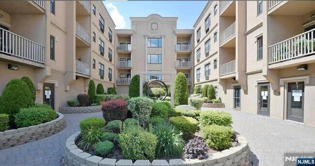 Building Photo - 8915 Bergenwood Ave